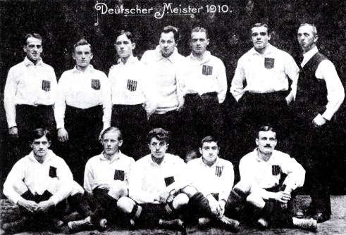 Die Meisterelf des Karlsruher FV aus dem Jahre 1910 (Quelle: Wikipedia)