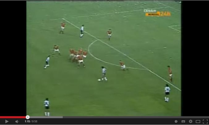 Die berühmte Spielszene in der Totalen (Quelle: youtube)